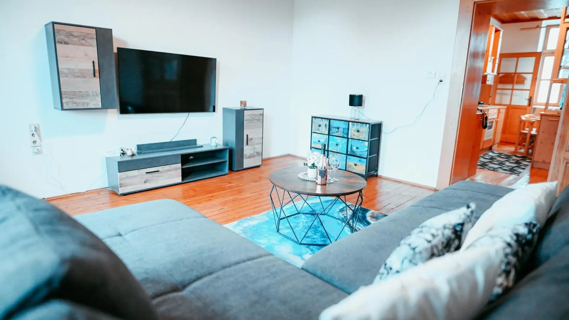 Vienna Belvedere Apartment 0*,